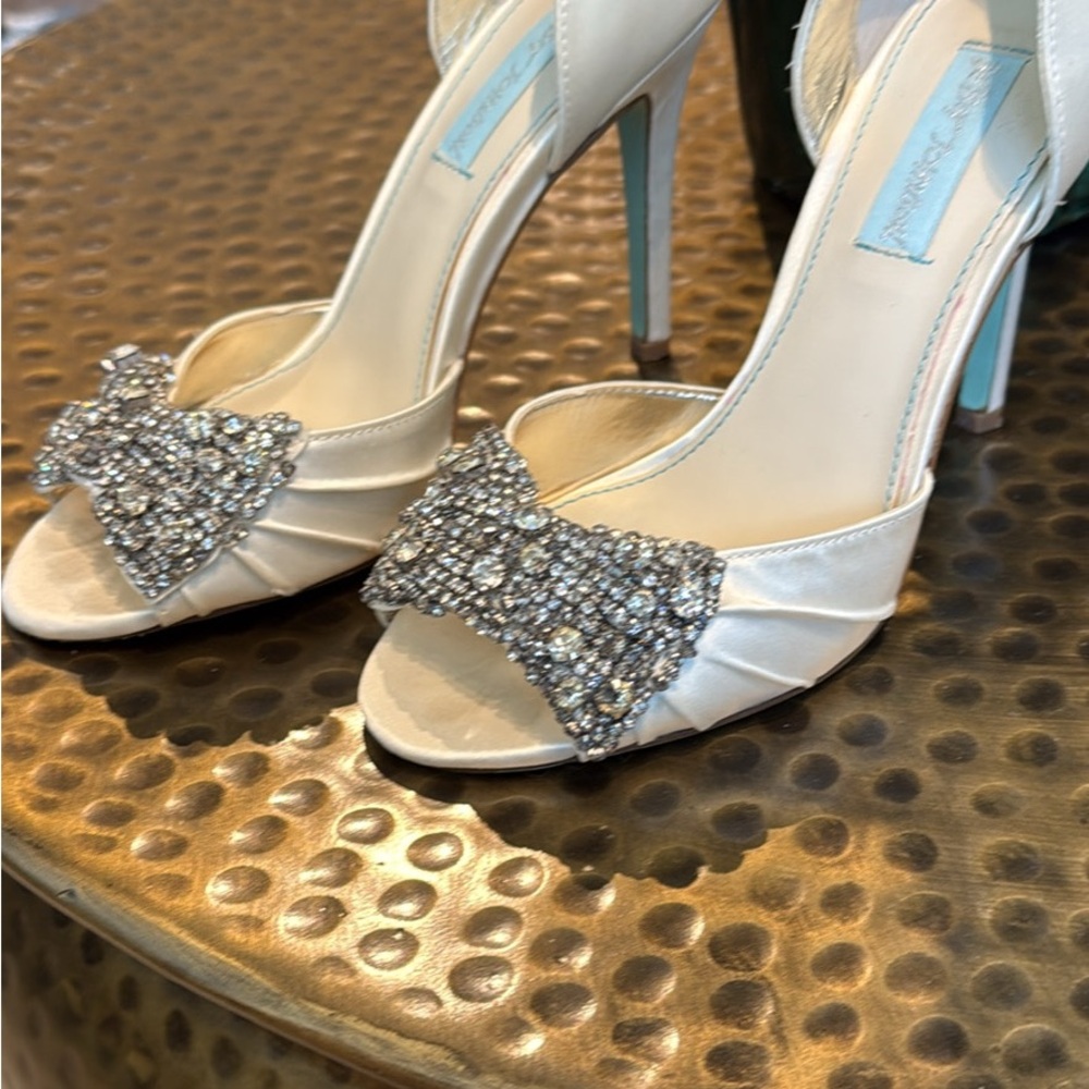 Blue by Betsey Johnson White Heels with Crystal Bow